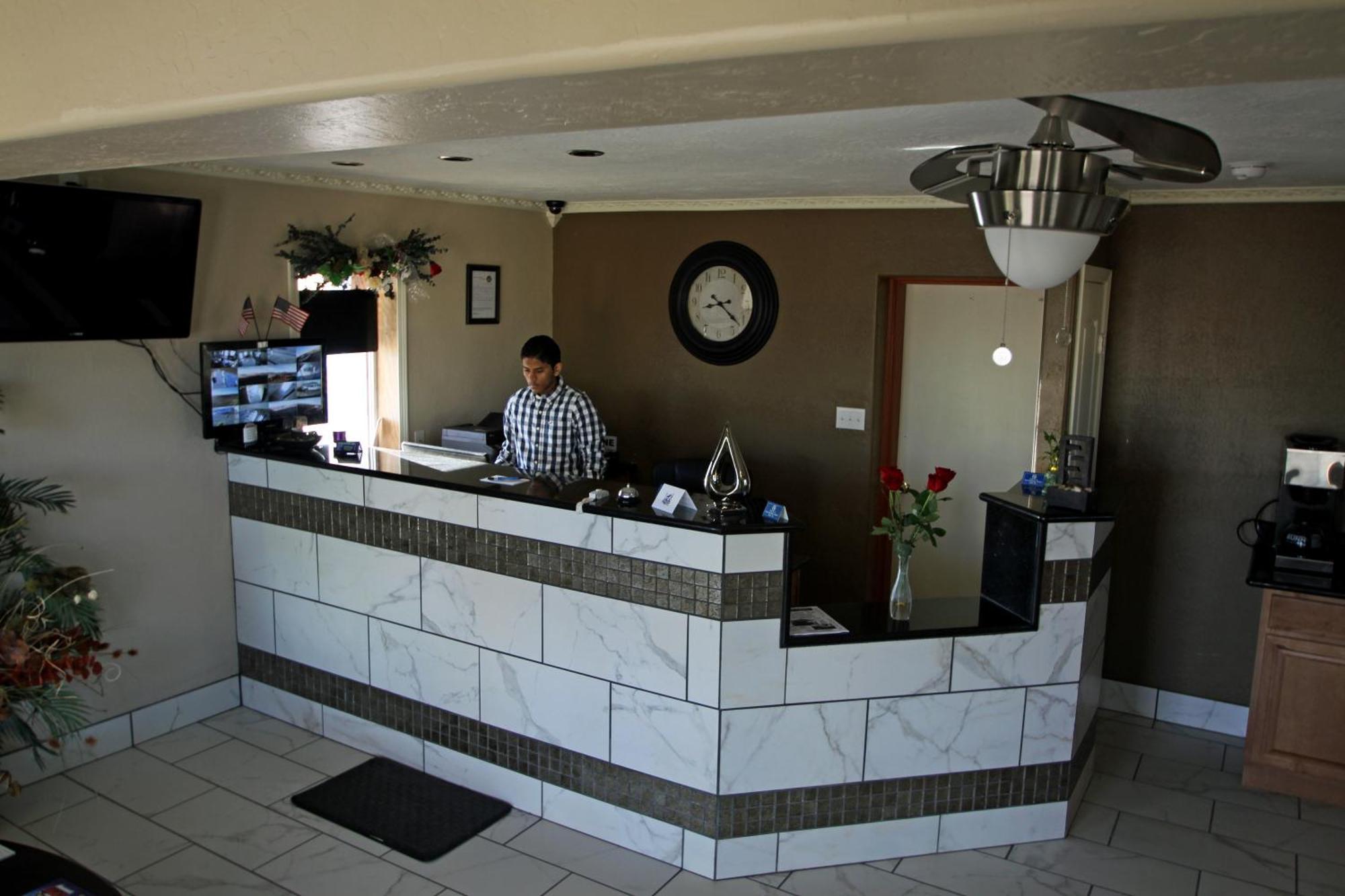 Executive Inn Snyder Exterior photo