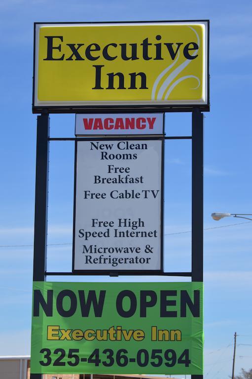 Executive Inn Snyder Exterior photo