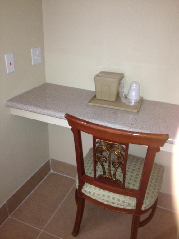 Executive Inn Snyder Room photo