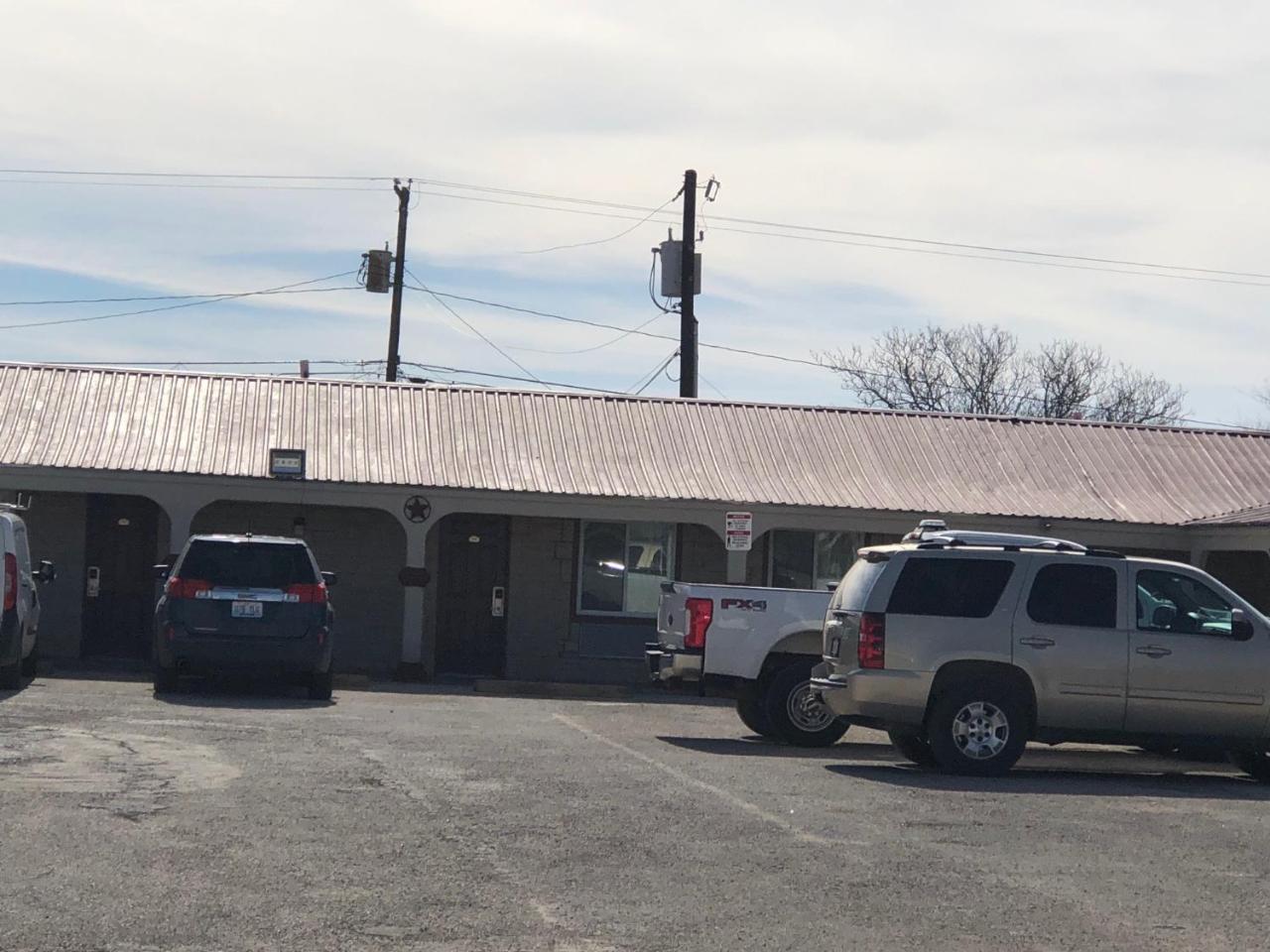 Executive Inn Snyder Exterior photo