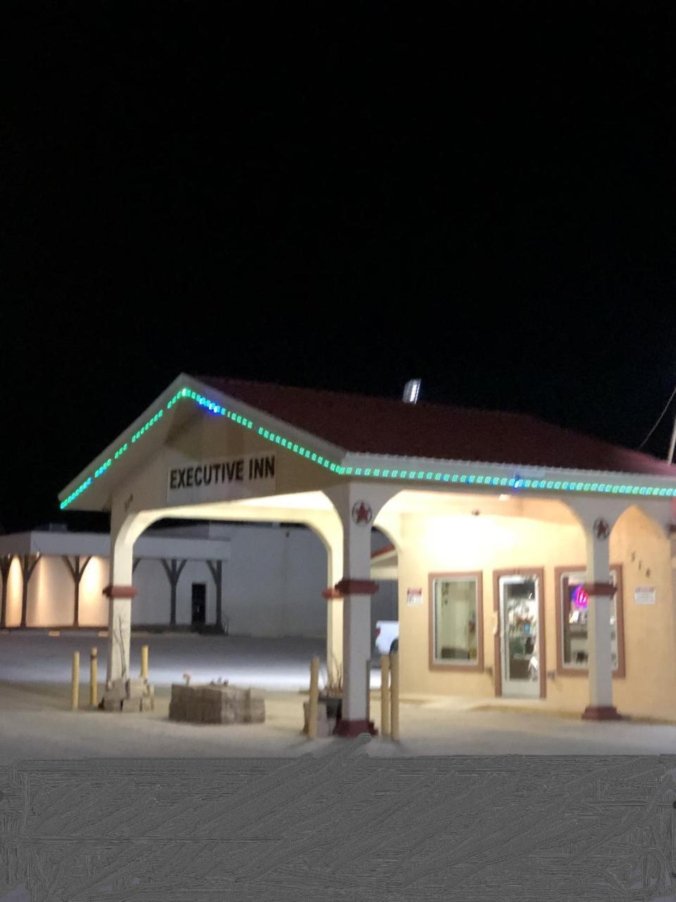 Executive Inn Snyder Exterior photo